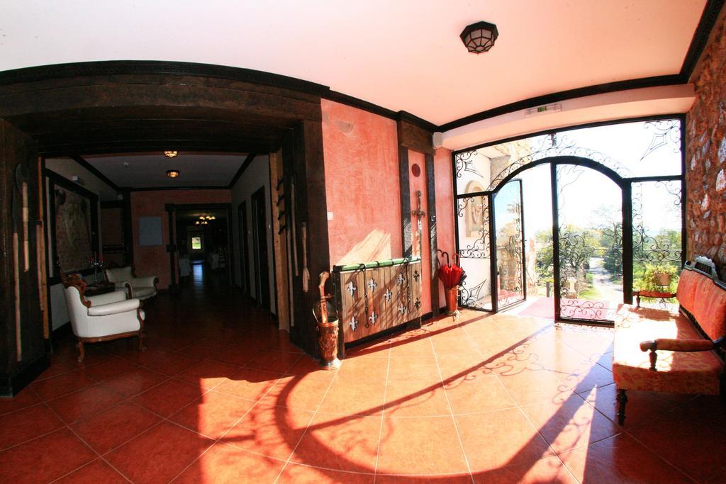 Castelul Lupilor Hotel Chimindia Exterior photo
