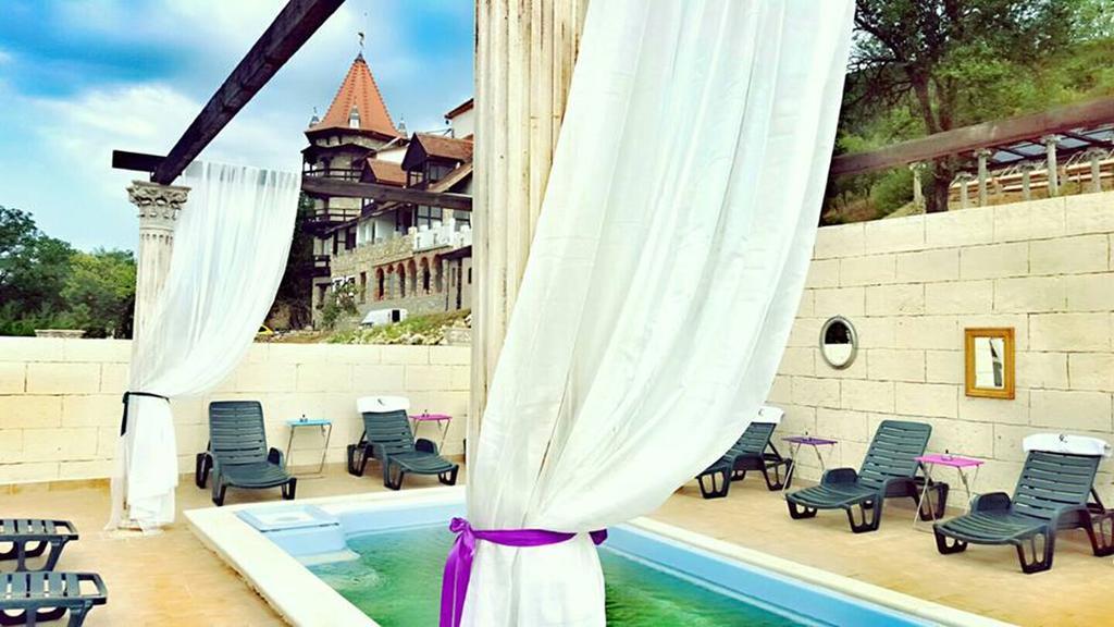 Castelul Lupilor Hotel Chimindia Exterior photo
